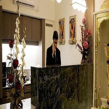 Sampoorna Hotel Мумбай Екстериор снимка